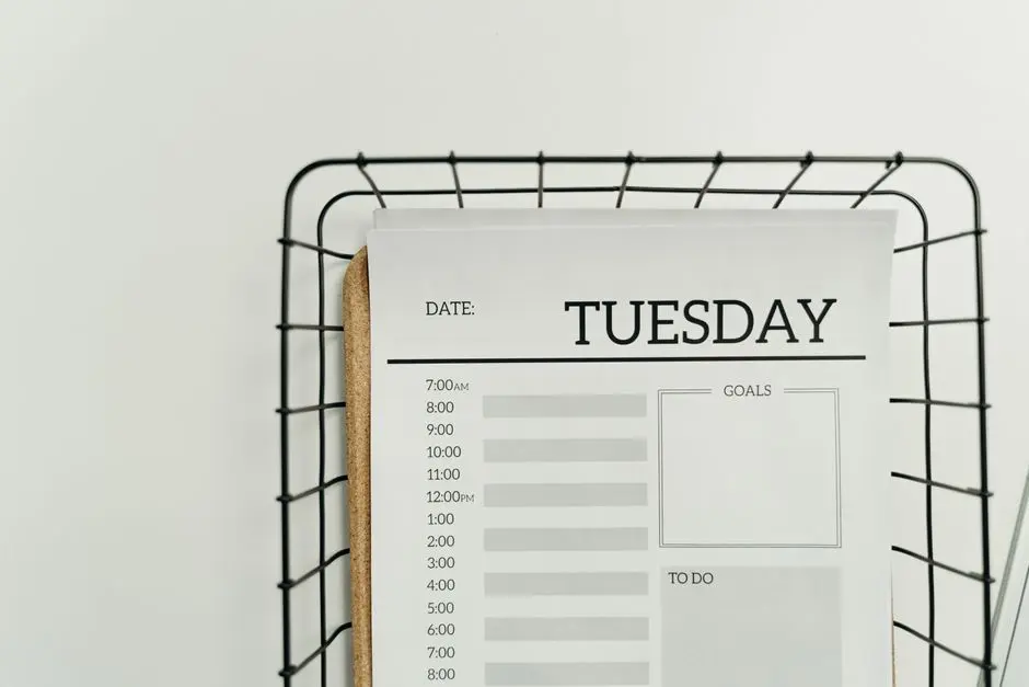 Ilustrasi notifikasi ponsel yang diatur dengan mode sunyi dan jadwal cek